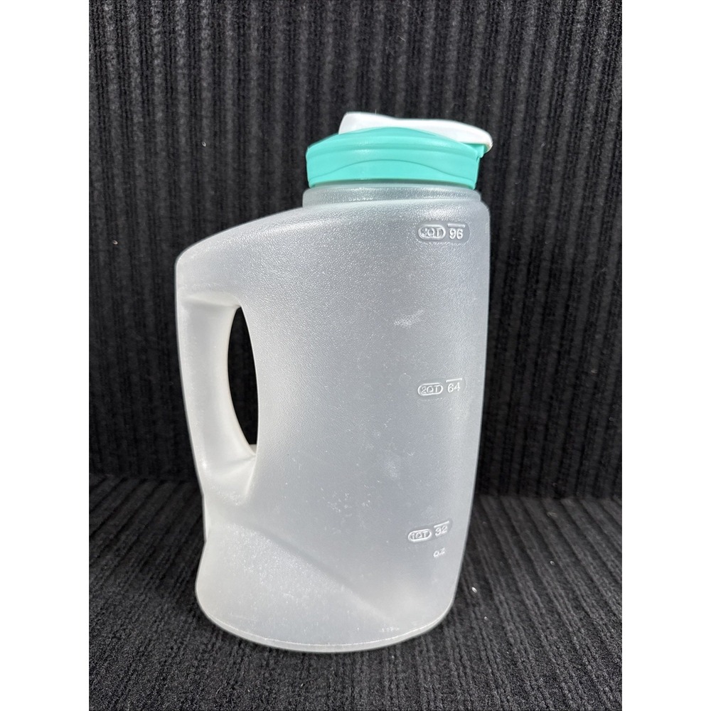 Rubbermaid Mixer Mate 3 Quart Bottle Handle Limited Edition Teal Aqua Flip Top